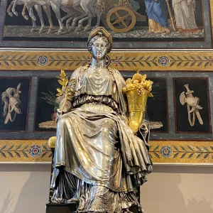 impressive queen louvre paris tour